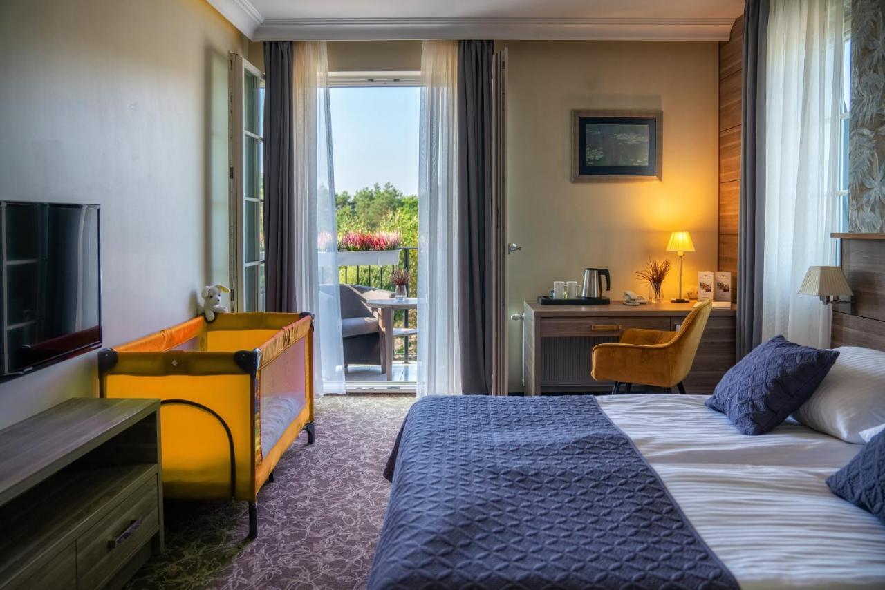 Korona Hotel 奥斯特罗文卡 外观 照片