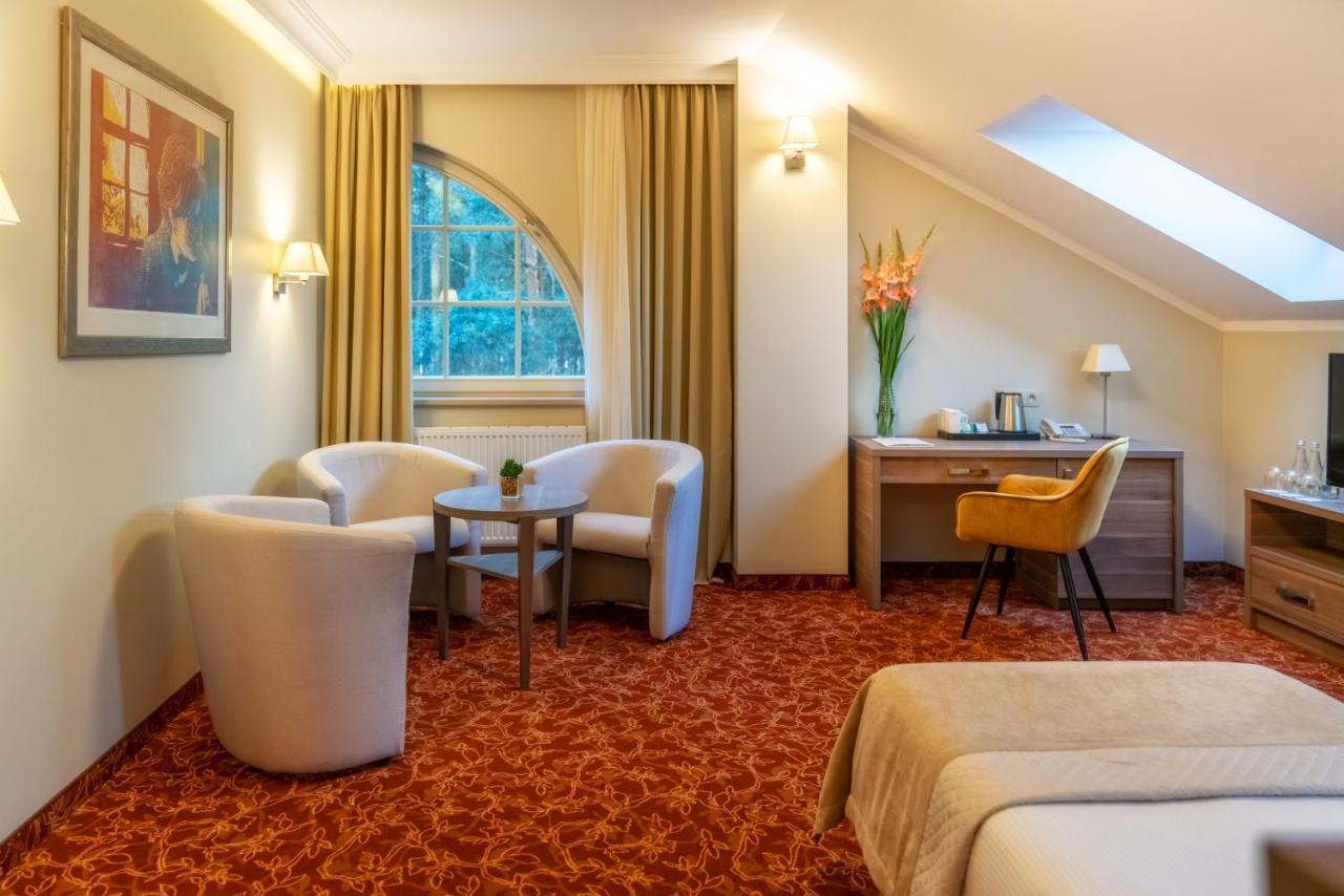 Korona Hotel 奥斯特罗文卡 外观 照片