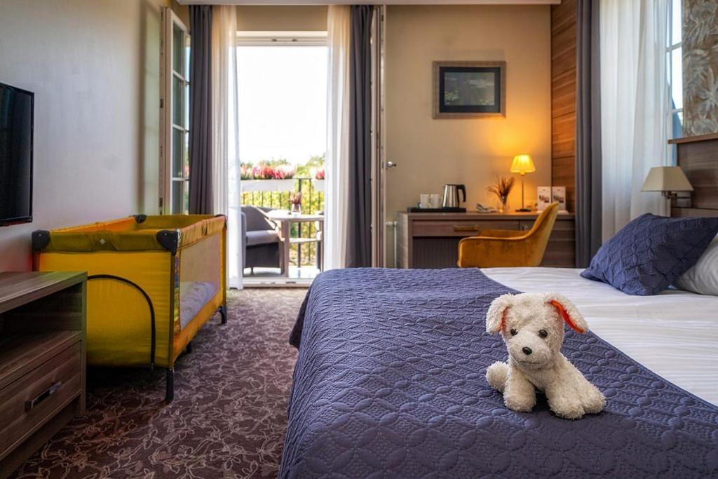 Korona Hotel 奥斯特罗文卡 外观 照片